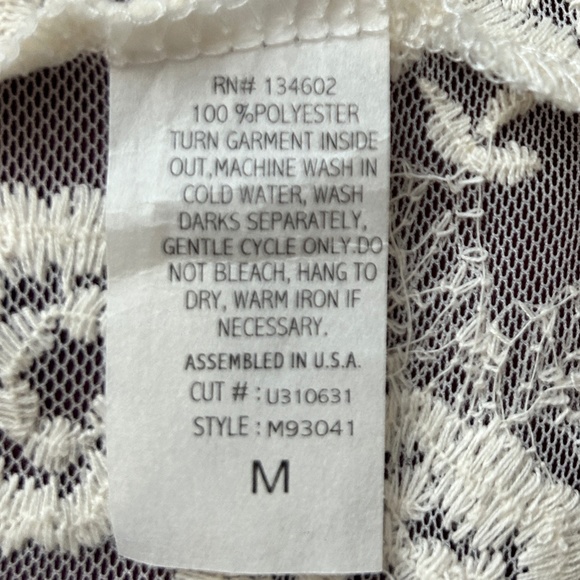 Lavish Ivory Lace Short Sleeve Scoop Neck Overlay Women's Top - Women's Medium - Picture 4 of 6